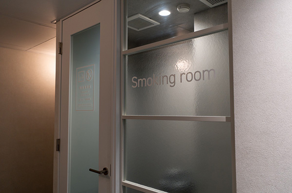 喫煙ブース